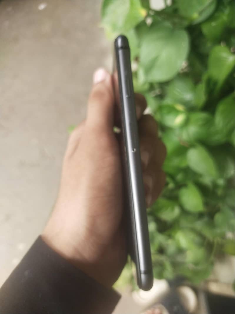 Apple iPhone 8 5