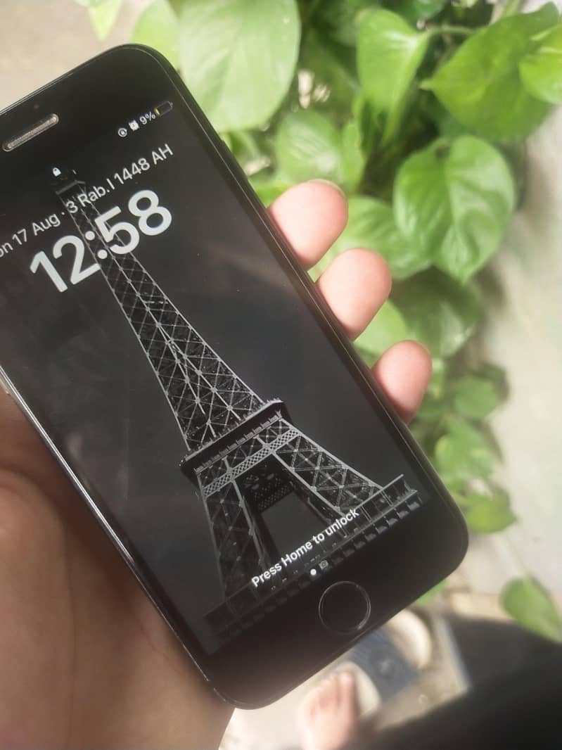 Apple iPhone 8 6