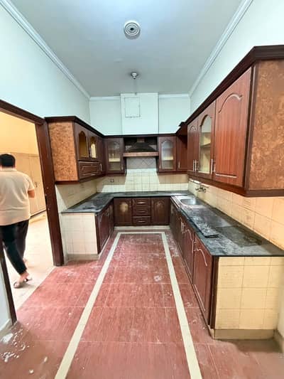 10 Marla Uper Portion For Rent ( Shaheen Colony )