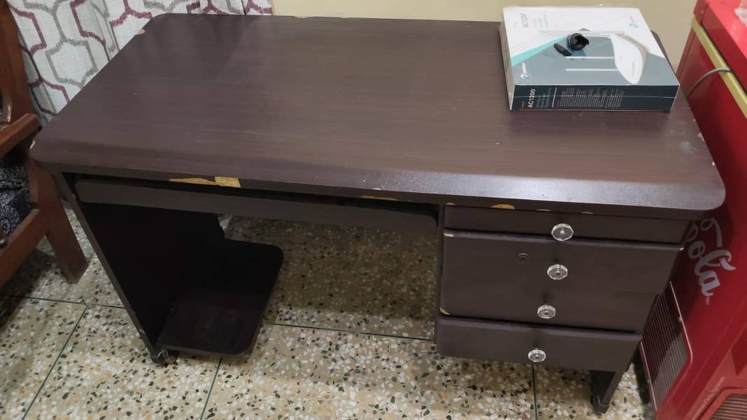 Computer Table 0