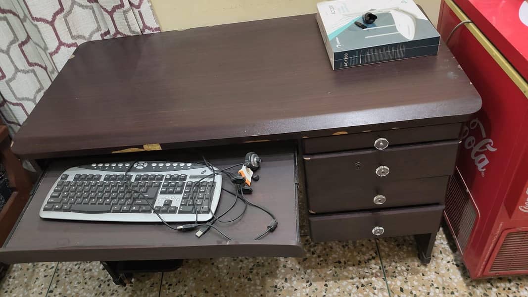 Computer Table 1