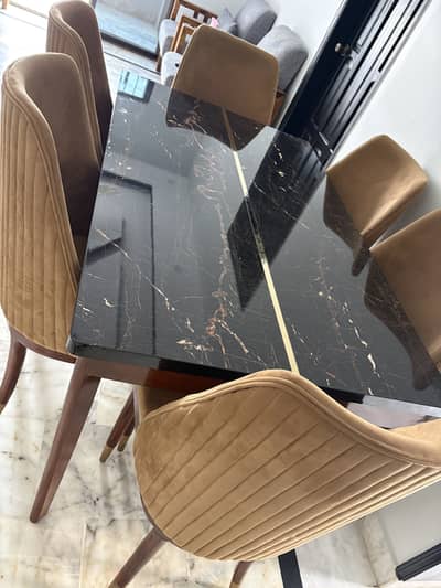 Dining table for sale