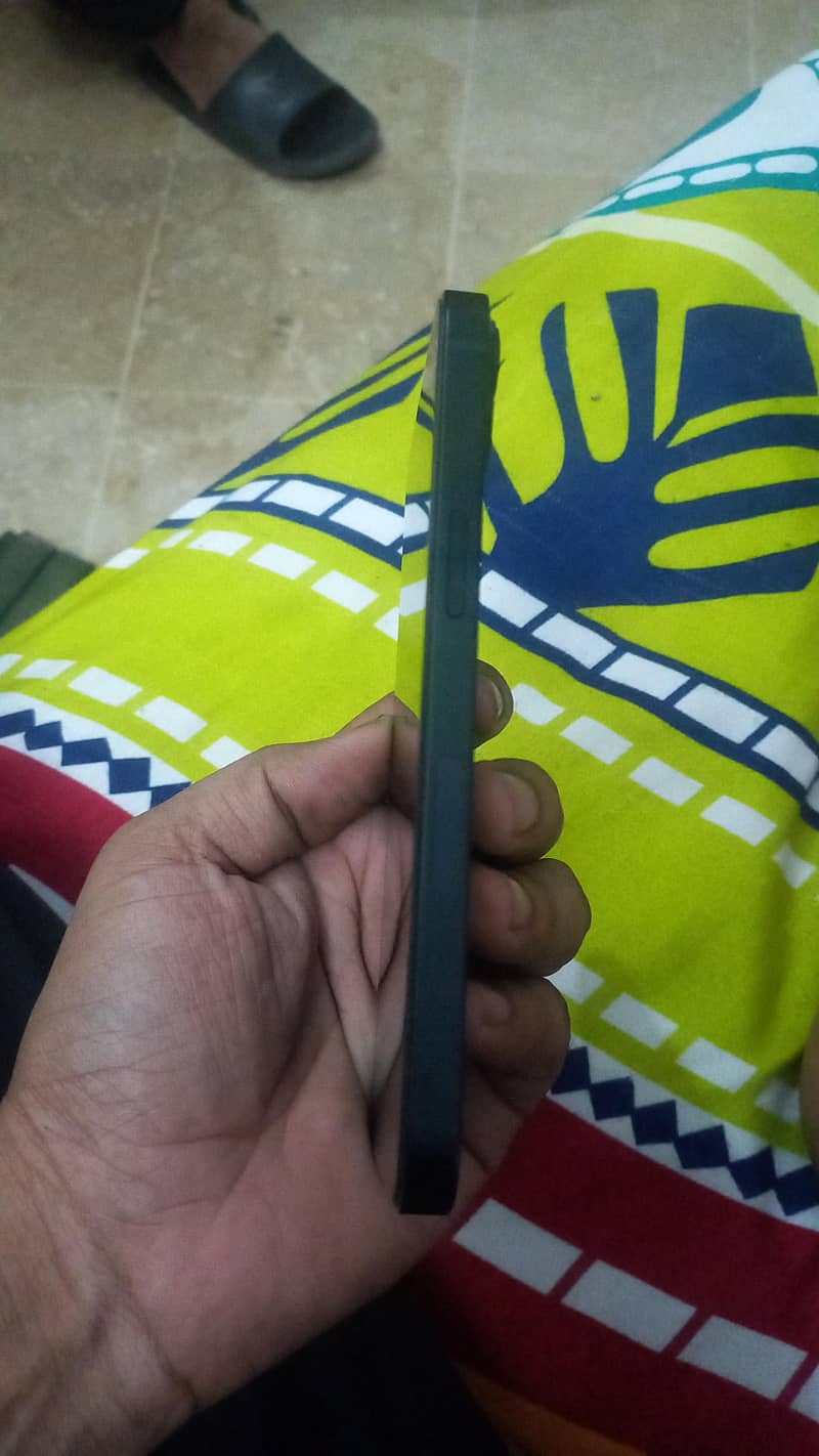 Apple iPhone 13 6
