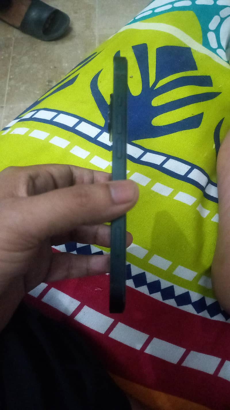 Apple iPhone 13 8