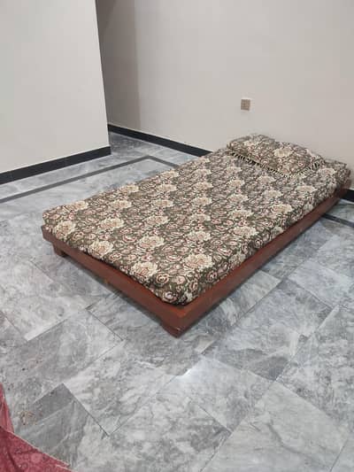 single size floor bed (4 available )*without mattress*