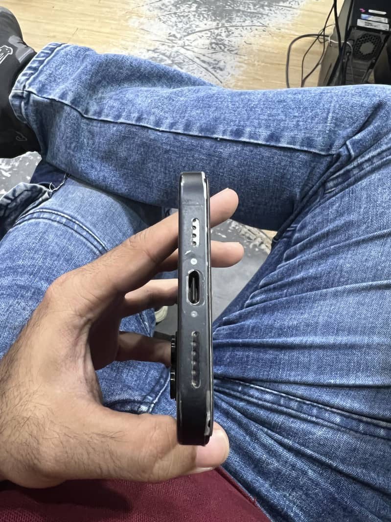 Apple iPhone 16 Pro Max 5