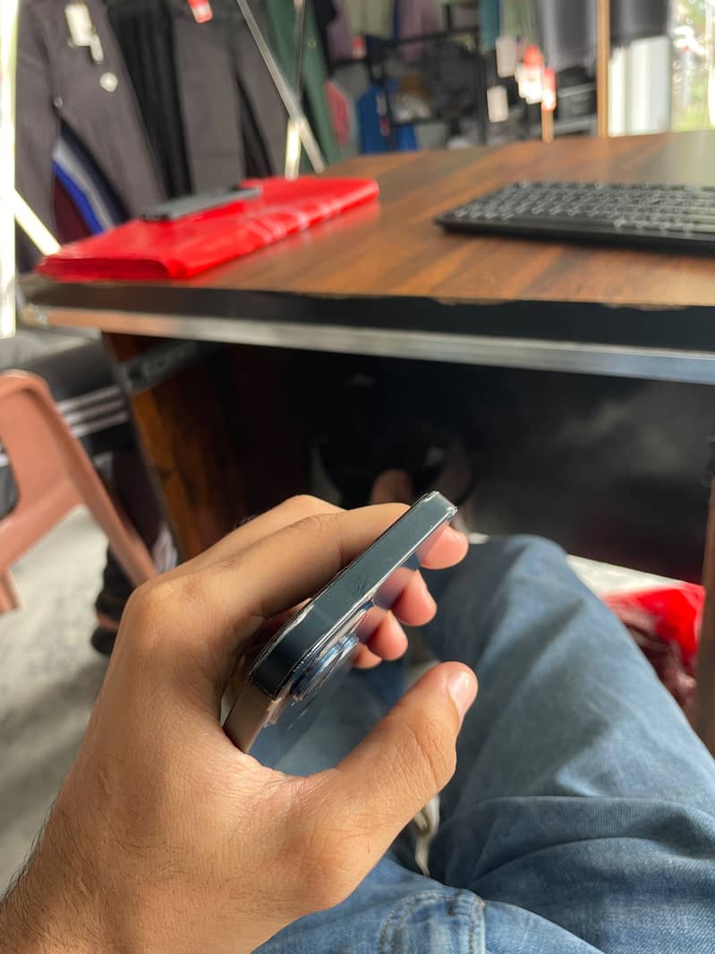 Apple iPhone 13 0