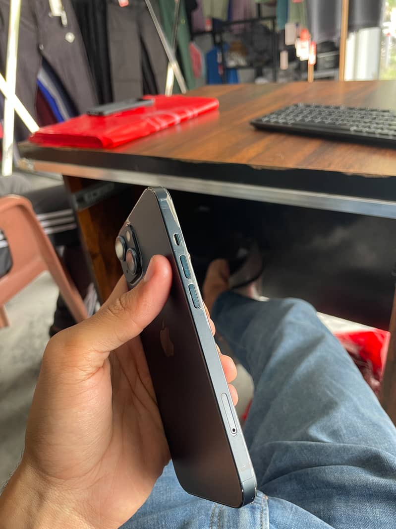 Apple iPhone 13 1