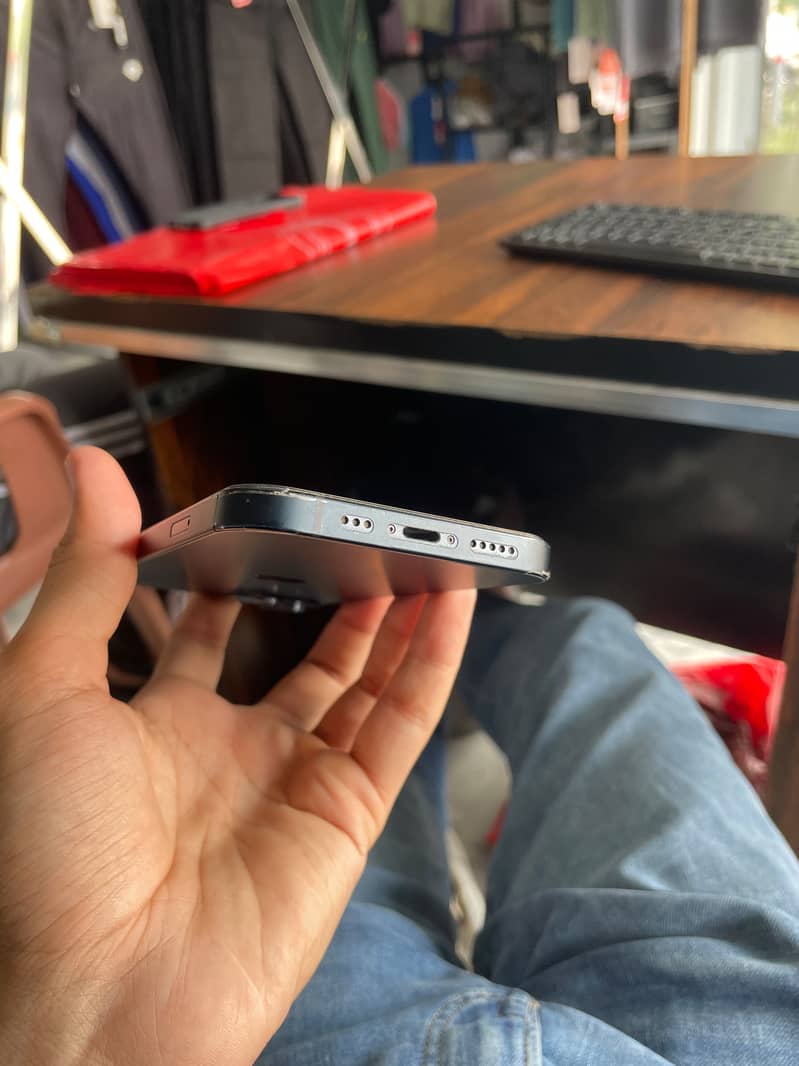 Apple iPhone 13 3