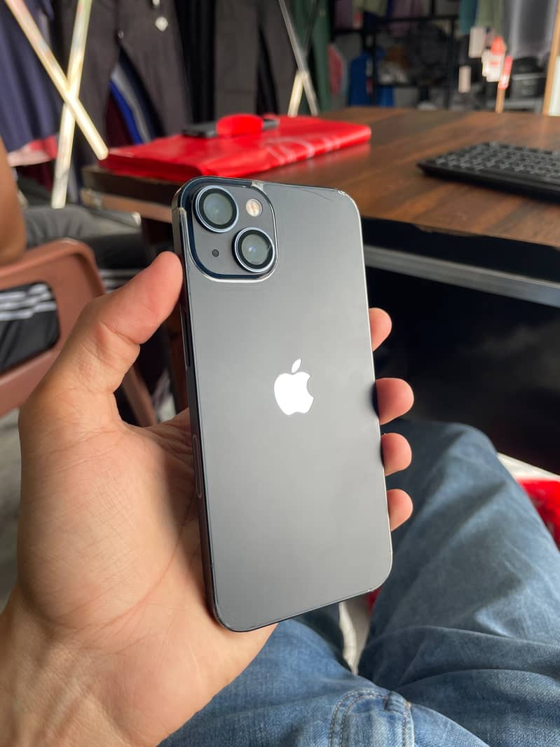 Apple iPhone 13 4