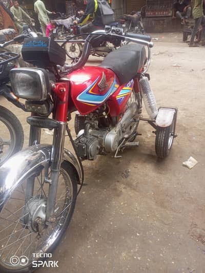 BIKE HONDA CD 70 WITH 3 WHILLER