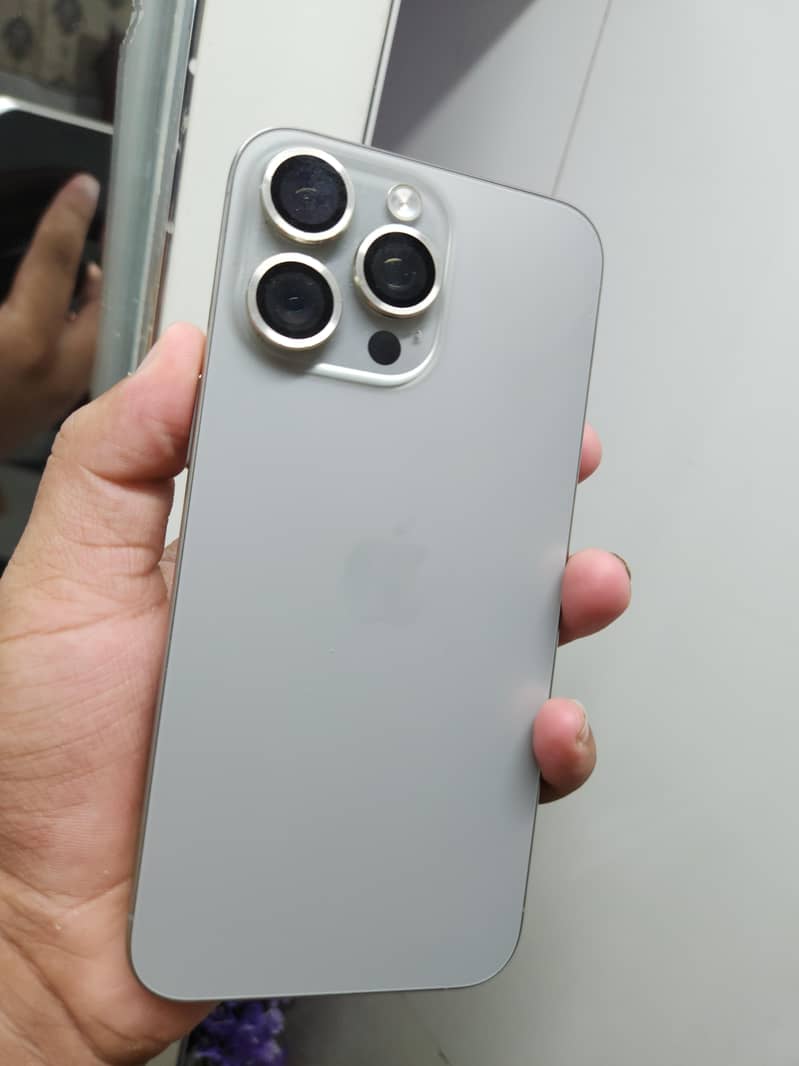 Apple iPhone 15 Pro Max 3