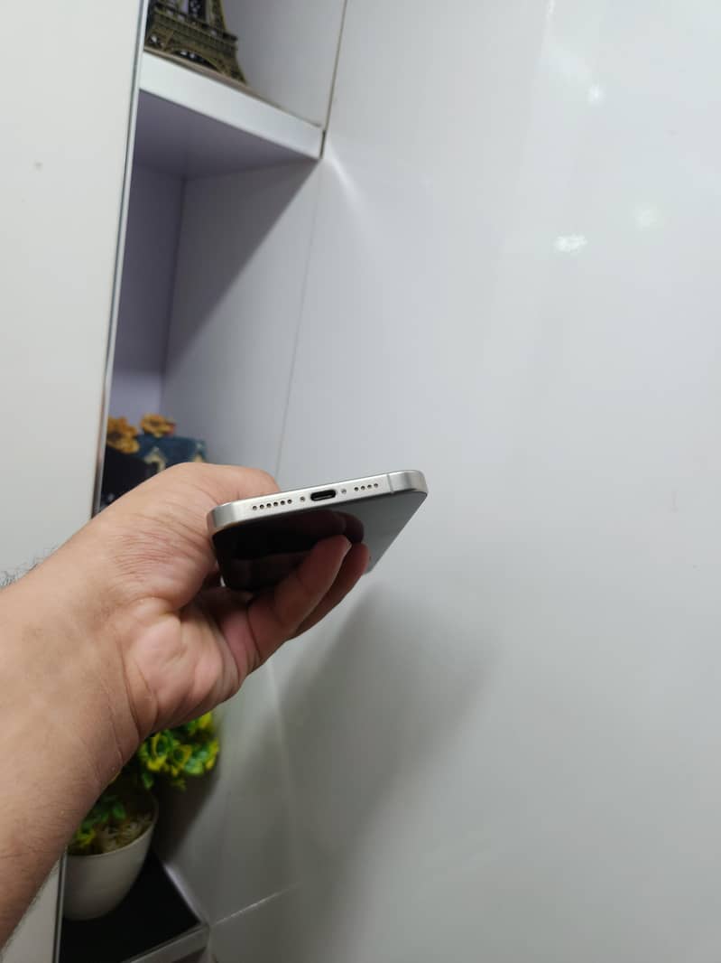 Apple iPhone 15 Pro Max 5