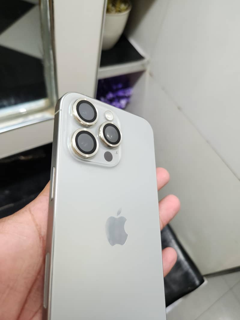 Apple iPhone 15 Pro Max 6