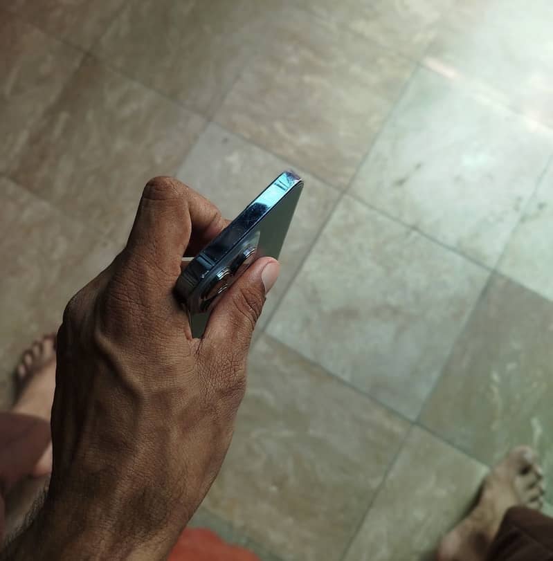Apple iPhone 13 Pro 4