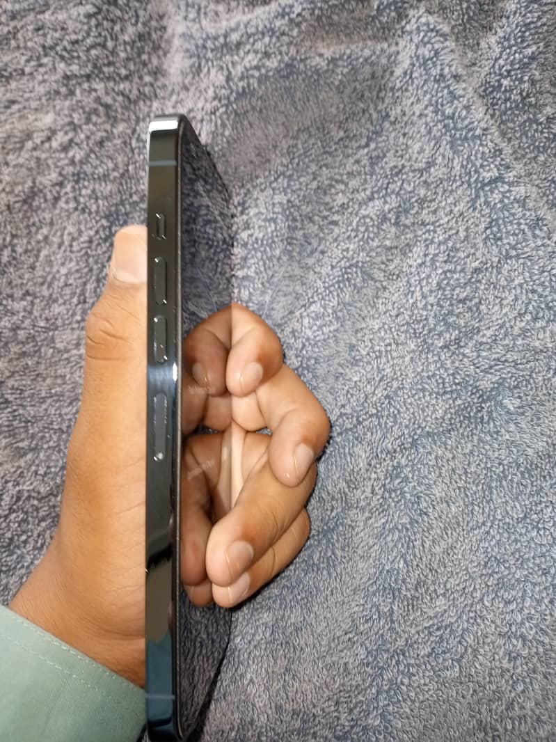 Apple iPhone 13 Pro Max 2