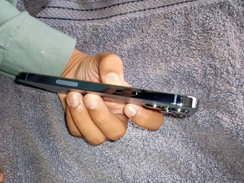 Apple iPhone 13 Pro Max 3