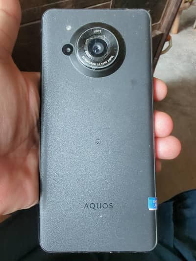 sharp Aquos r7