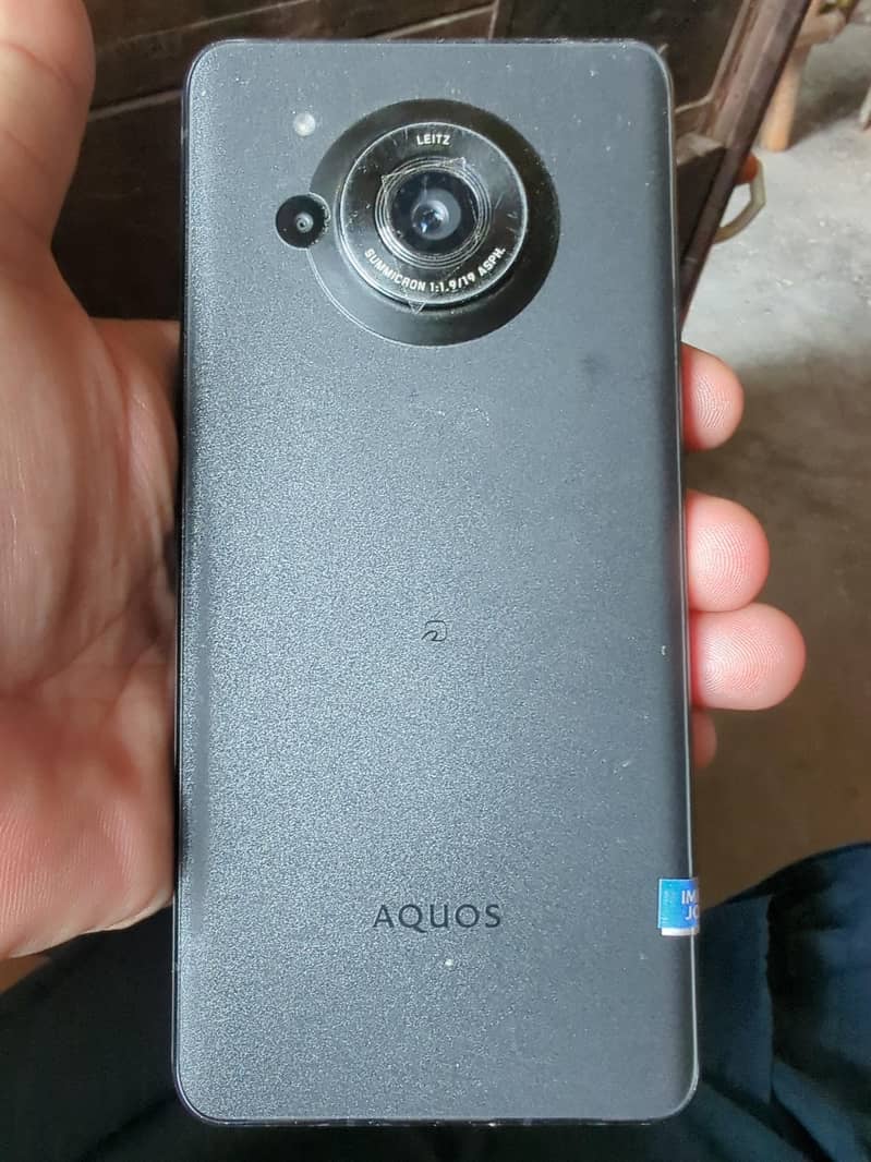 sharp Aquos r7 0