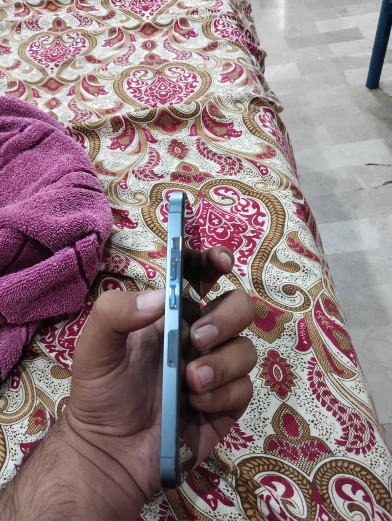 Apple iPhone 13 Pro 4