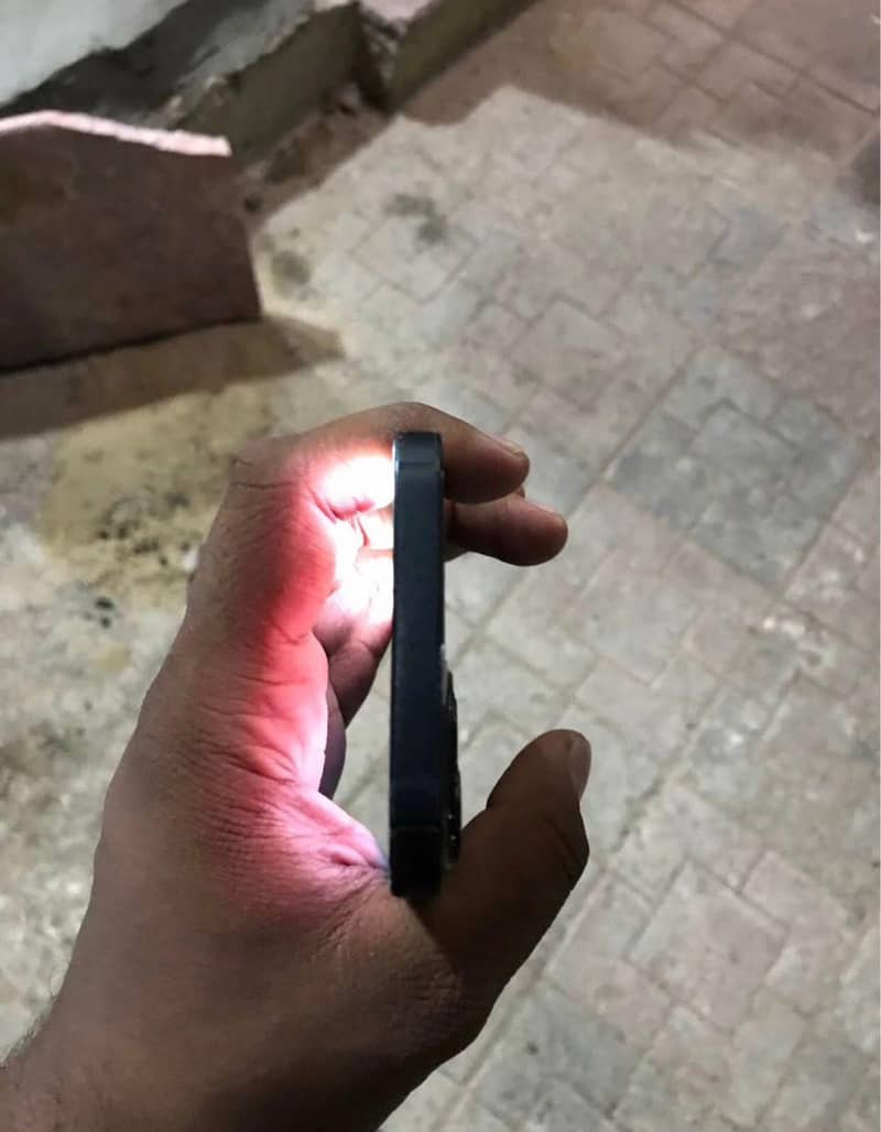 Apple iPhone 13 2