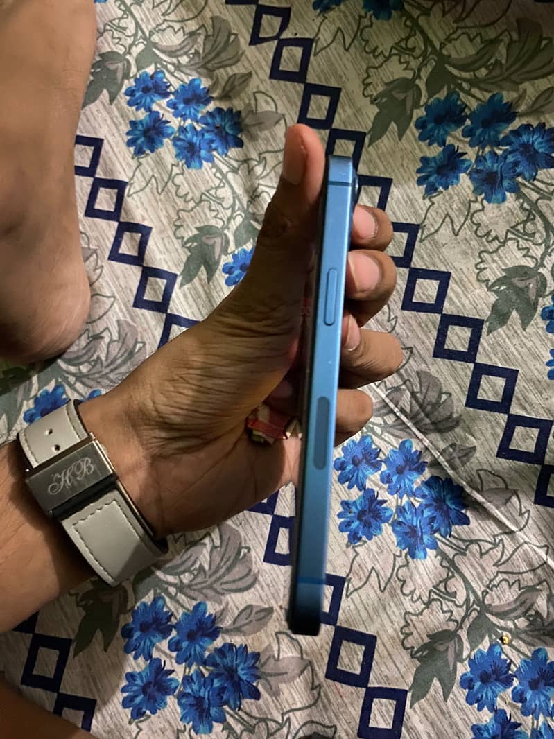 Apple iPhone 13 1