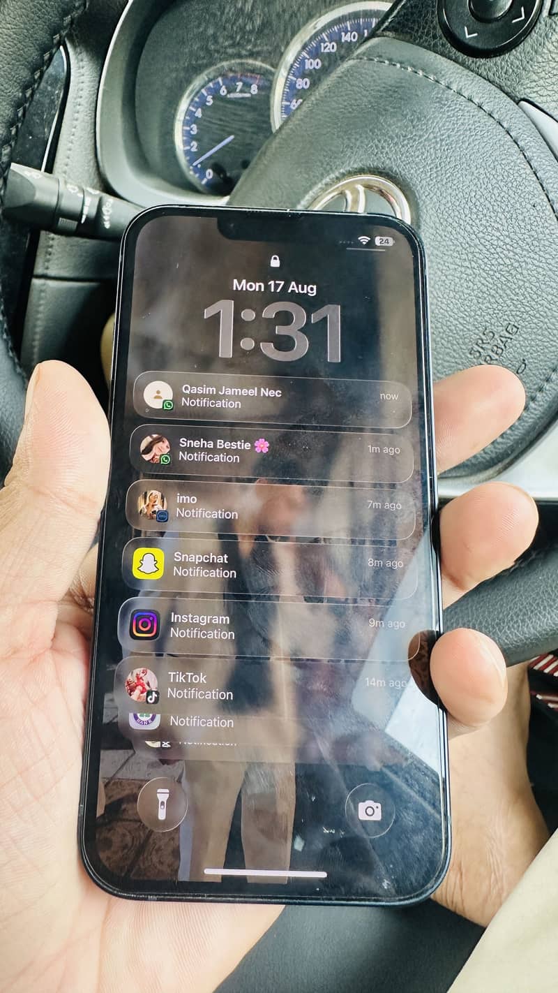 Apple iPhone 13 5