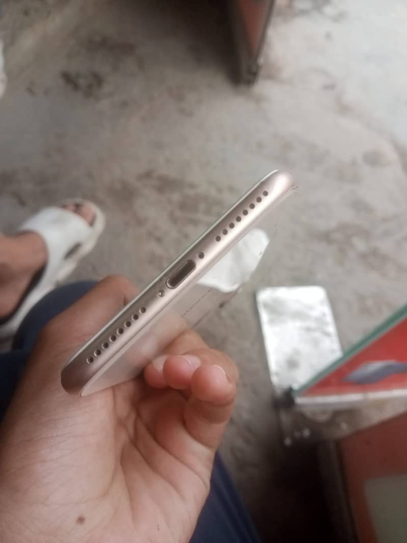 iPhone 8+ 3