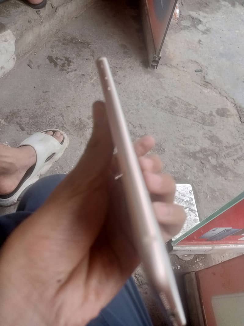 iPhone 8+ 4