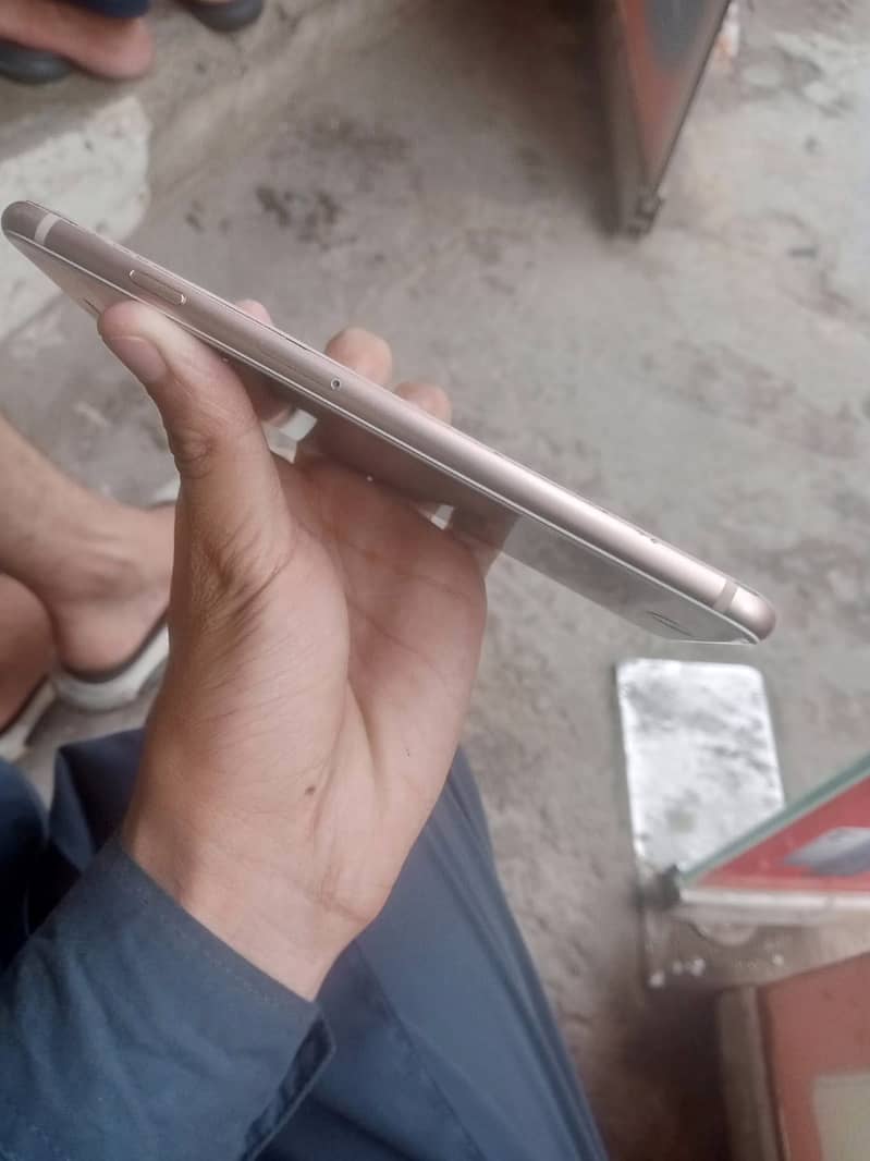 iPhone 8+ 5