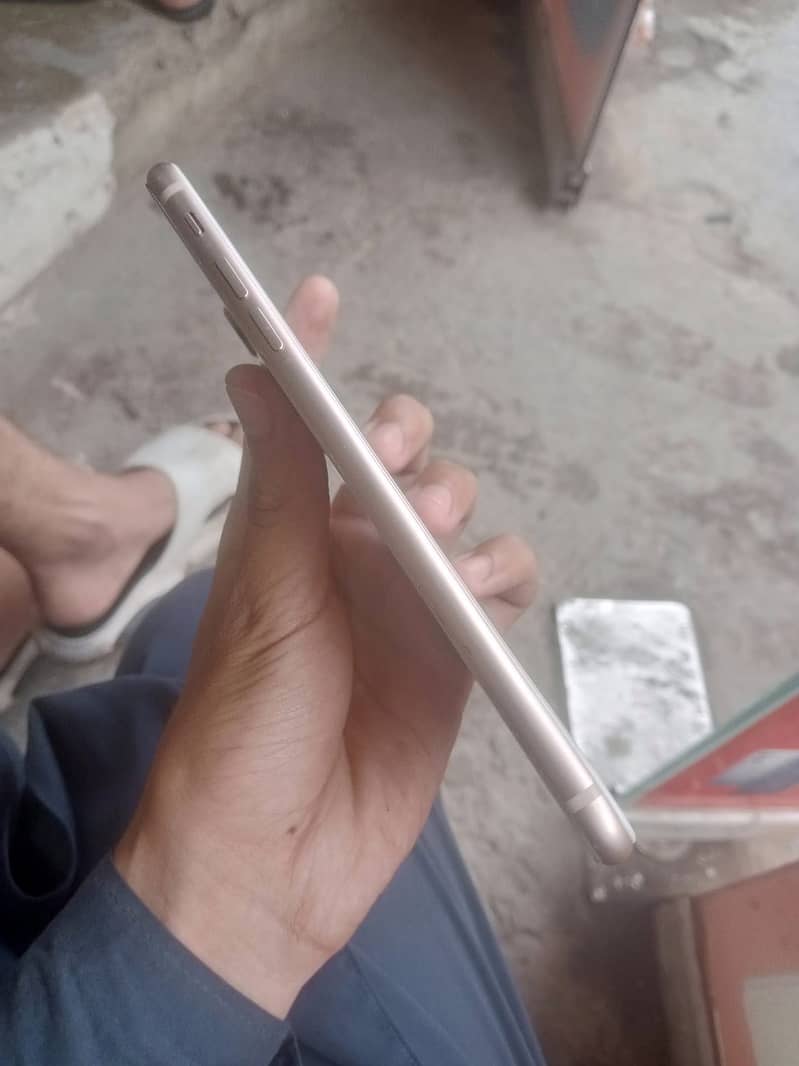 iPhone 8+ 6