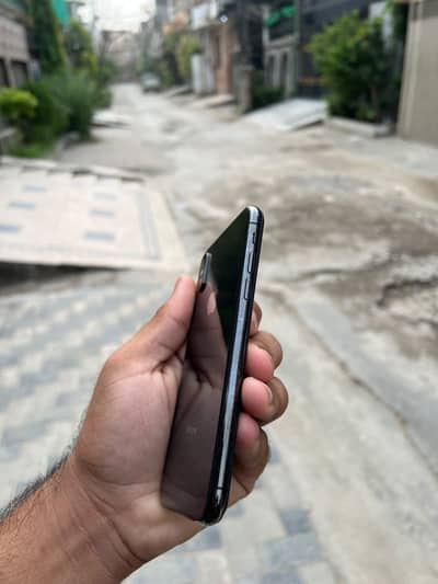 iPhone Xs 256 Pta approved face id off or battery recently chnge