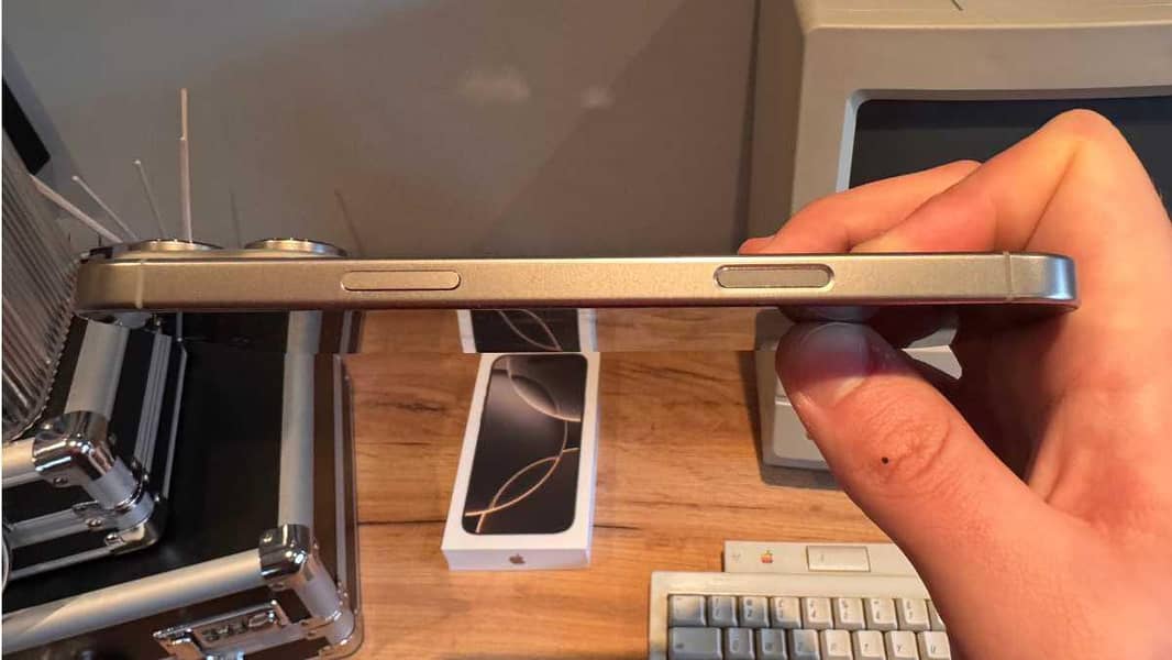Apple iPhone 16 Pro Max 1