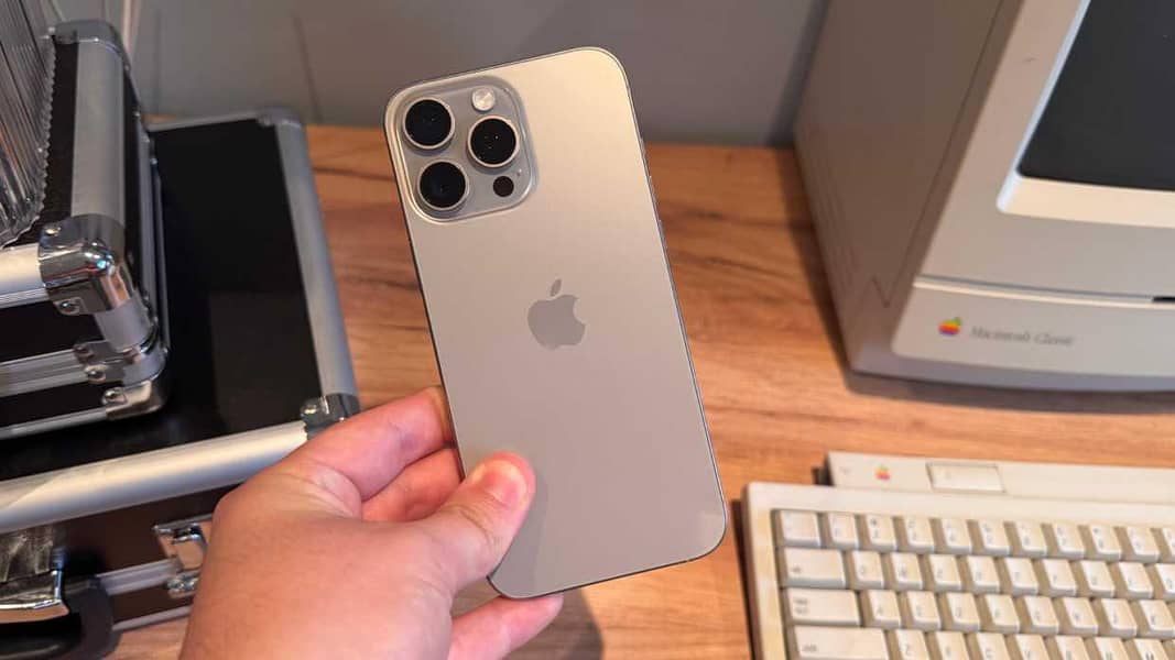 Apple iPhone 16 Pro Max 2