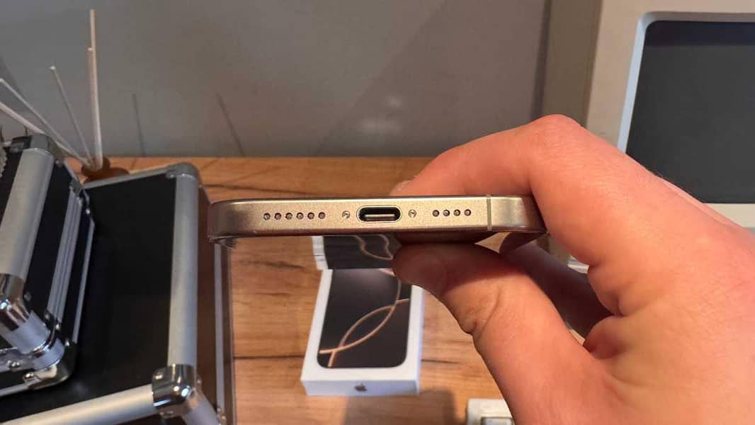 Apple iPhone 16 Pro Max 3