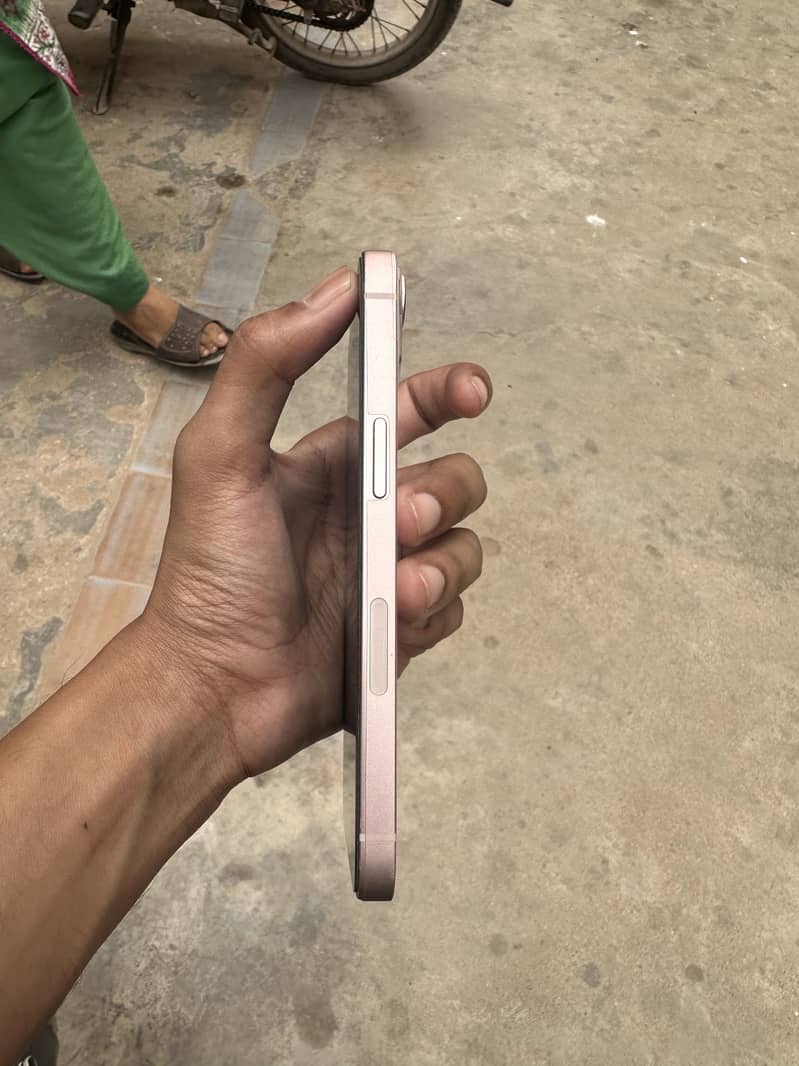 Apple iPhone 13 3