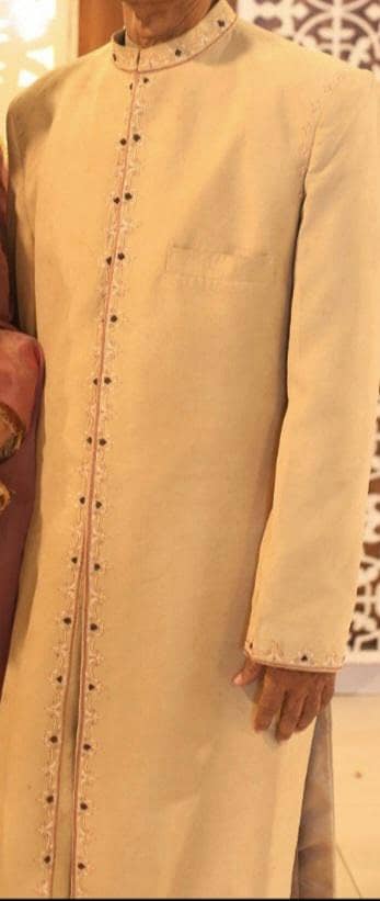 Grooms  Sherwani  'M'  ( slightly used )