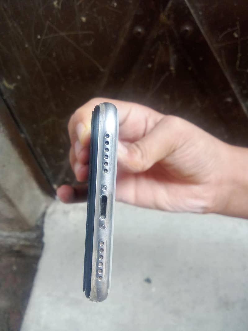 Apple iPhone X 3