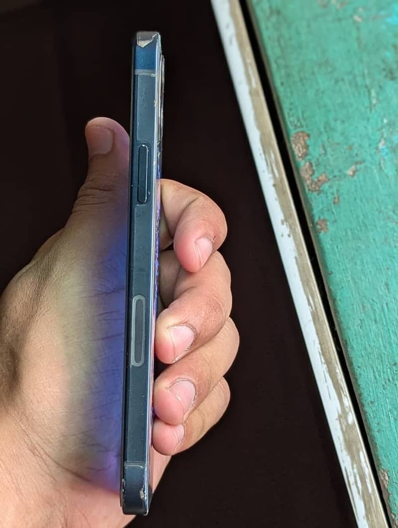 Apple iPhone 12 3