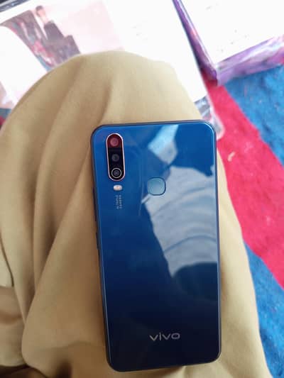 8GB. 256Rom Vivo Y17