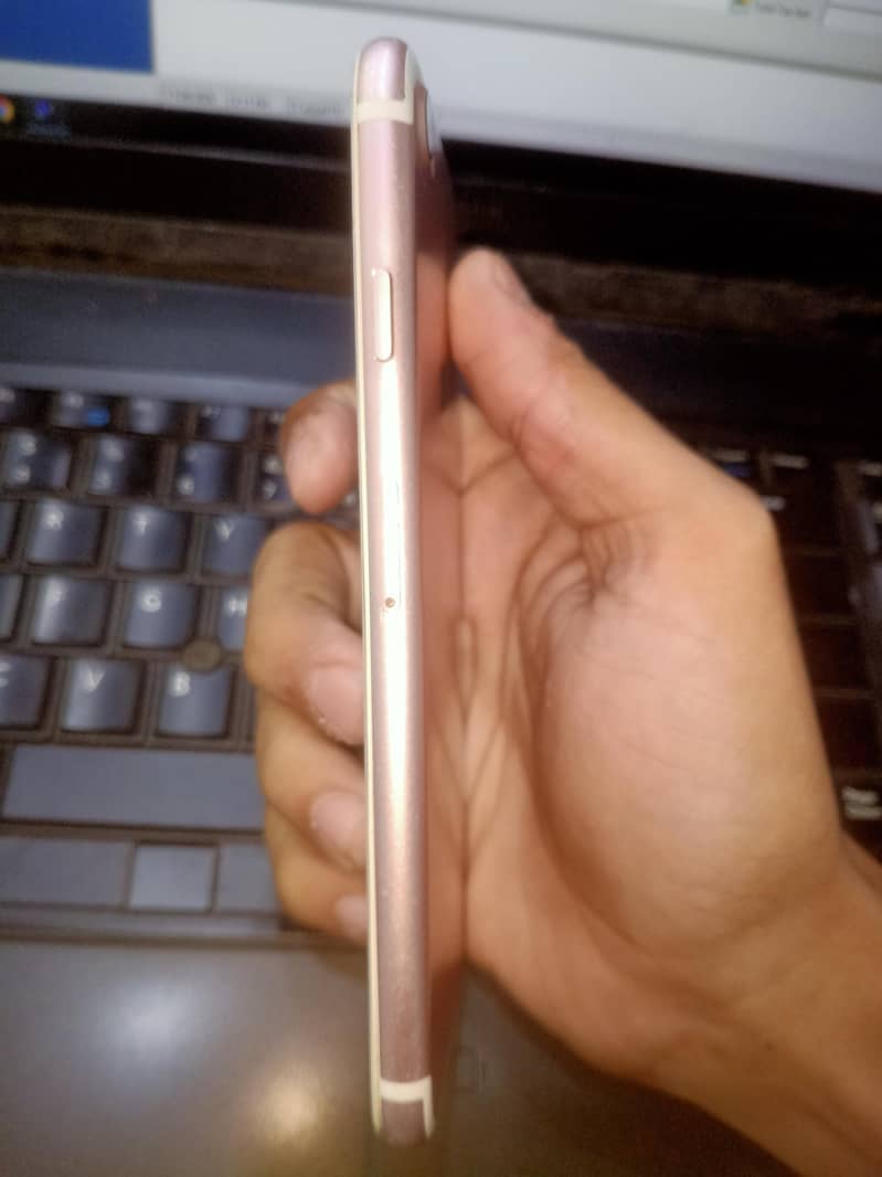 Apple iPhone 7 4