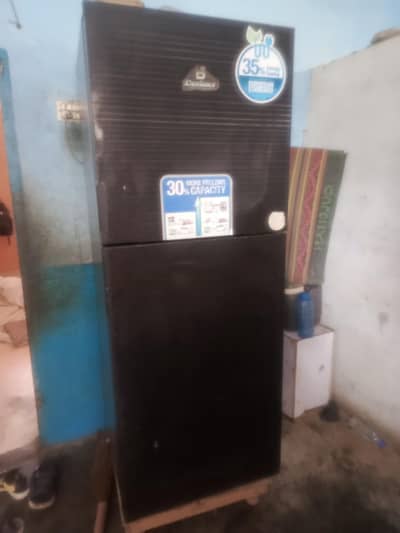 Dowlance fridge full size full size for urgent Sale