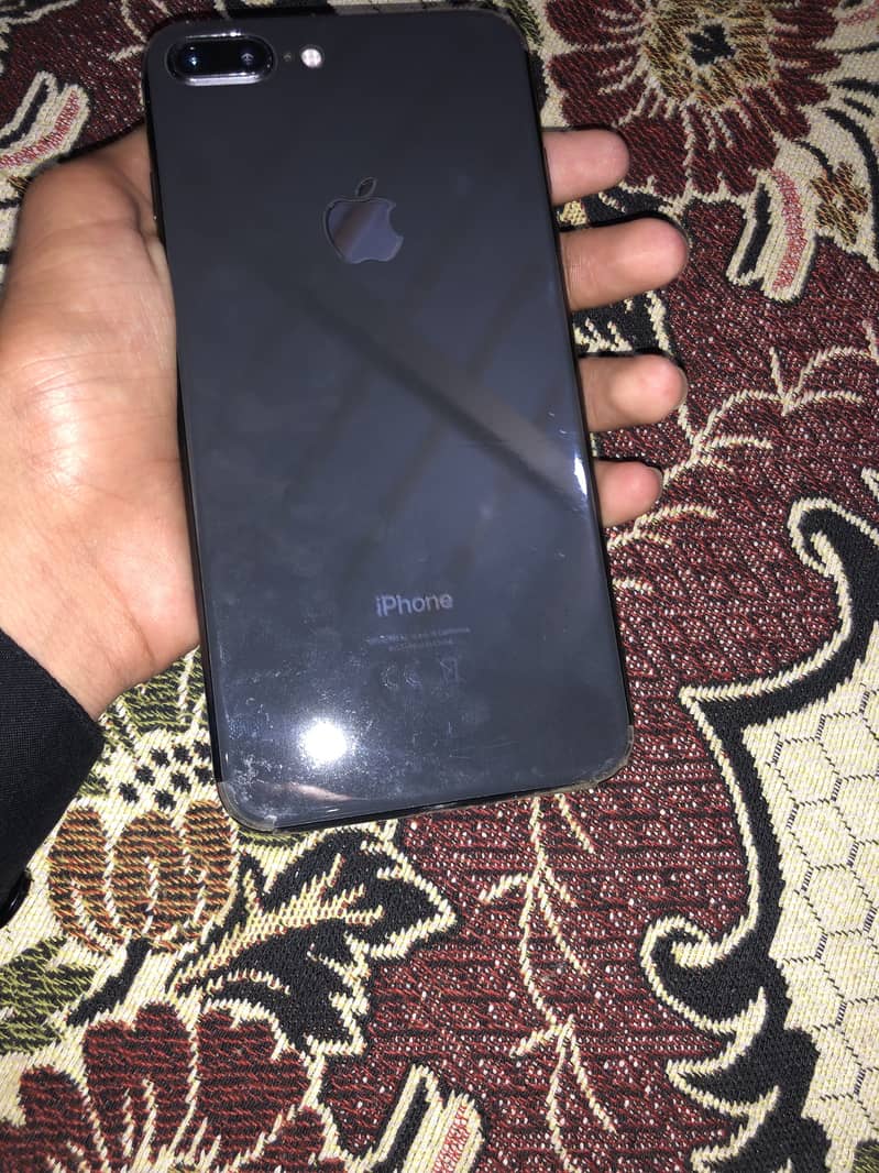 Apple iPhone 8 Plus 1