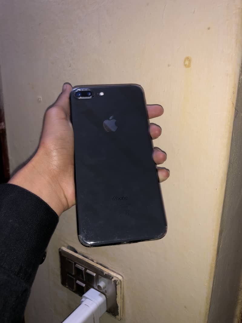 Apple iPhone 8 Plus 3