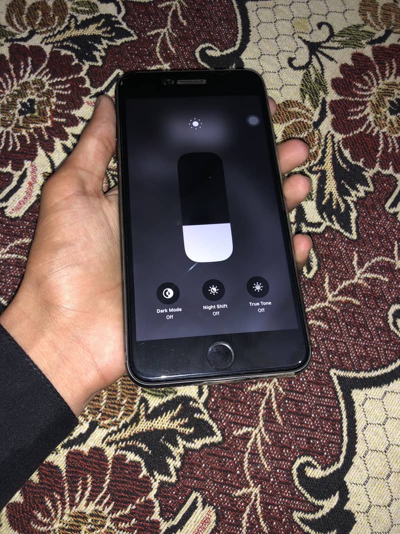 Apple iPhone 8 Plus 5
