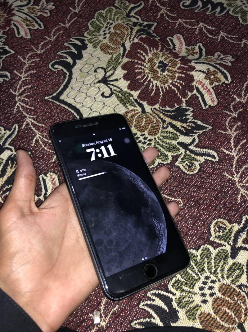 Apple iPhone 8 Plus 11