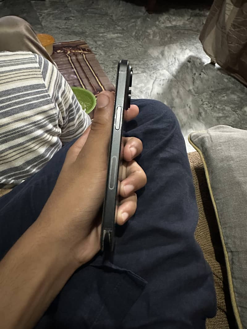 Apple iPhone 15 4