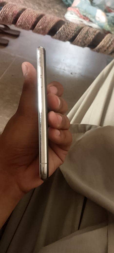 Apple iPhone X 3