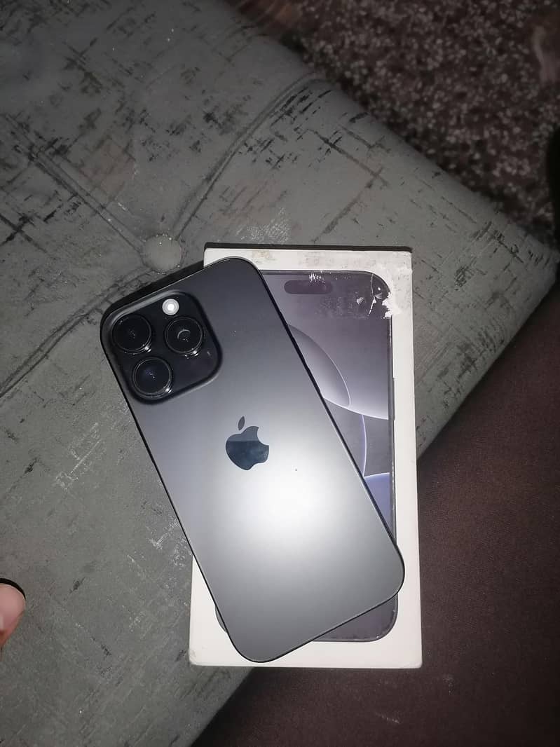 Apple iPhone 16 Pro 0