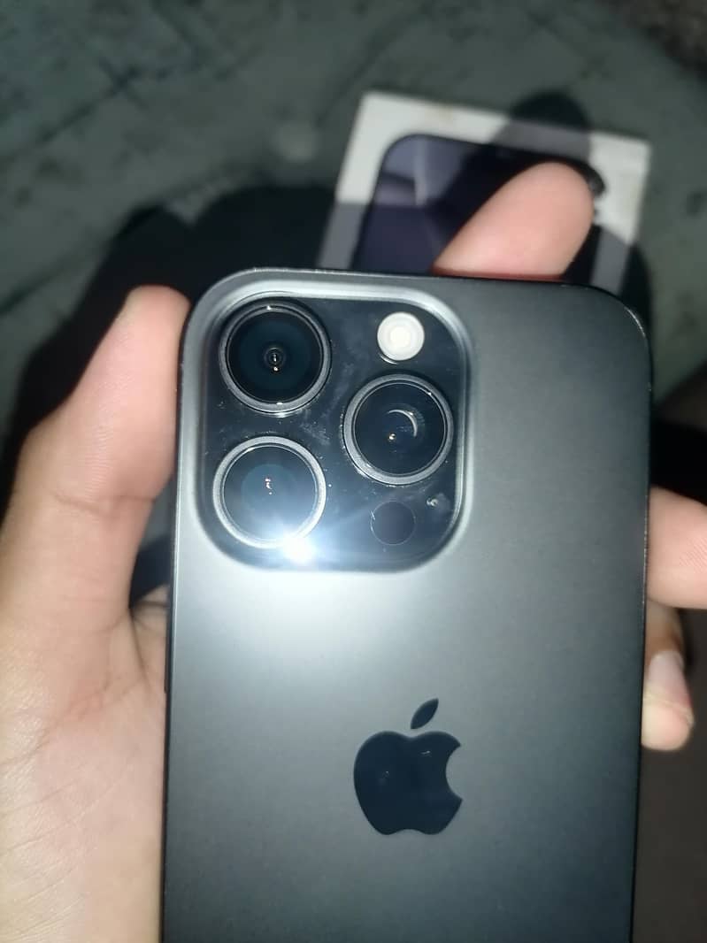 Apple iPhone 16 Pro 4
